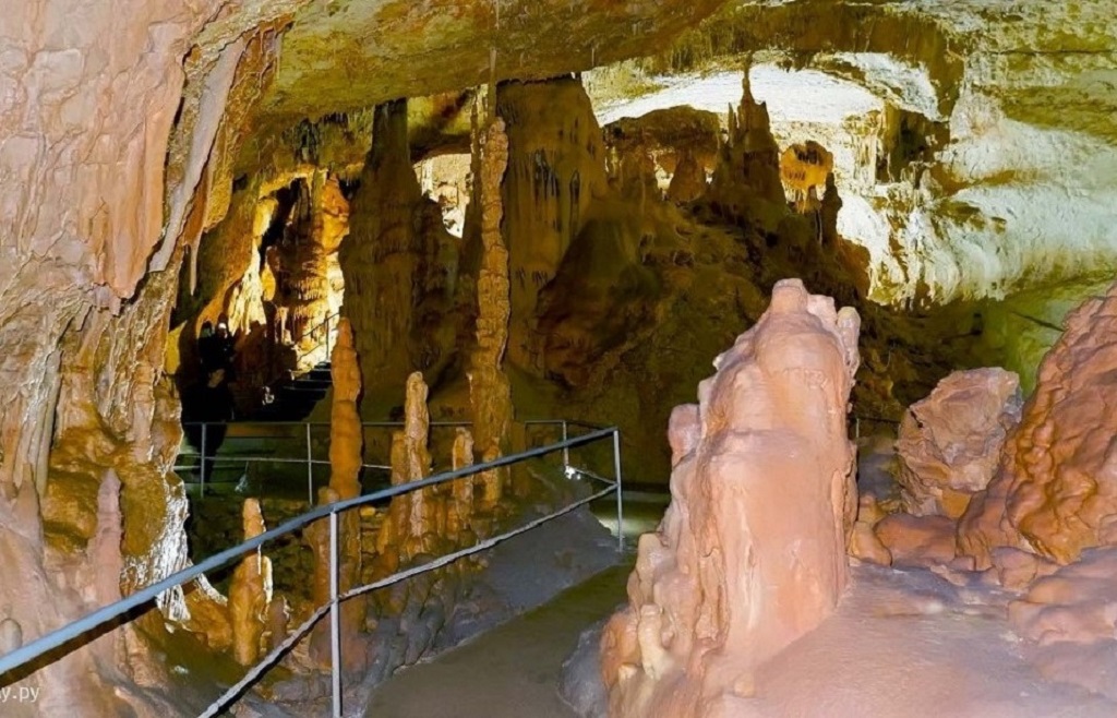 Самая красивая мраморная пещера