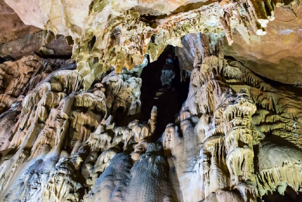 Природная скульптура в Скельской пещере