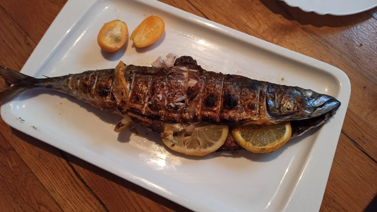 Рыба на углях в кафе "У маяка" 